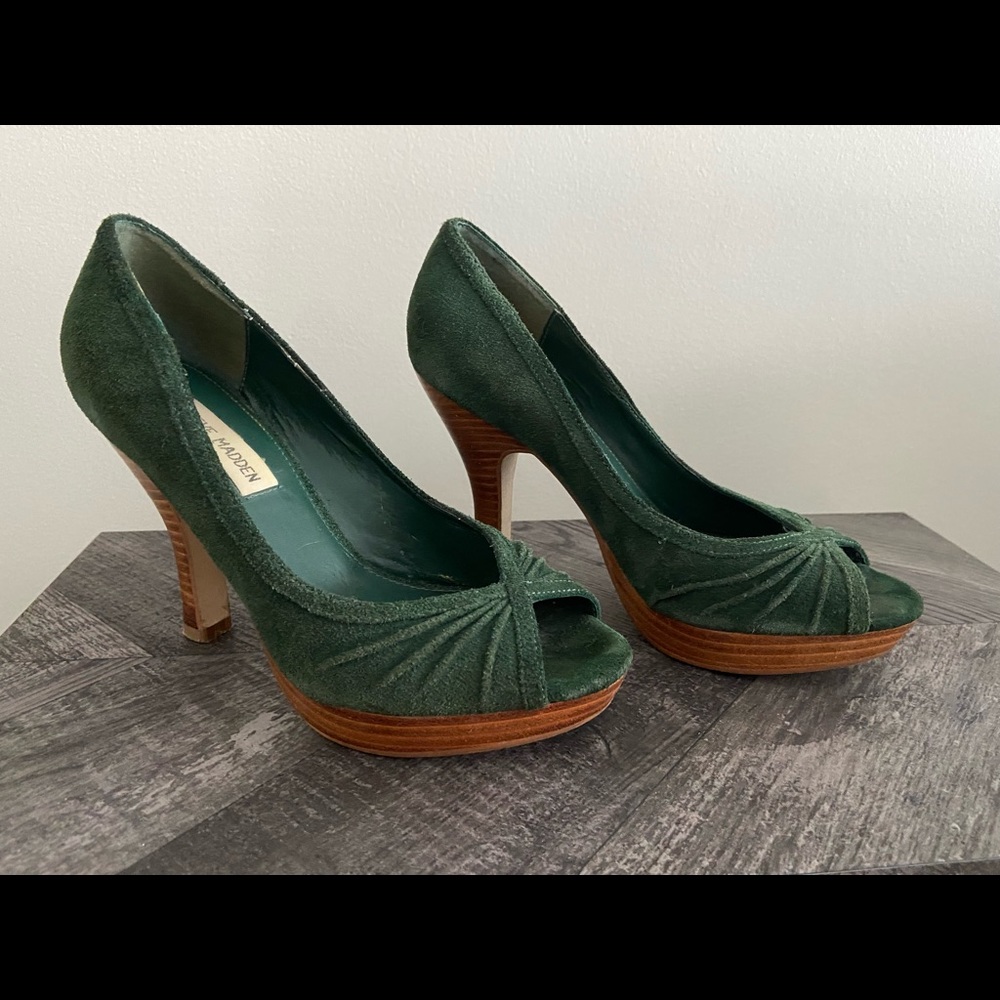 Steve Madden Green Peep-Toe Heels